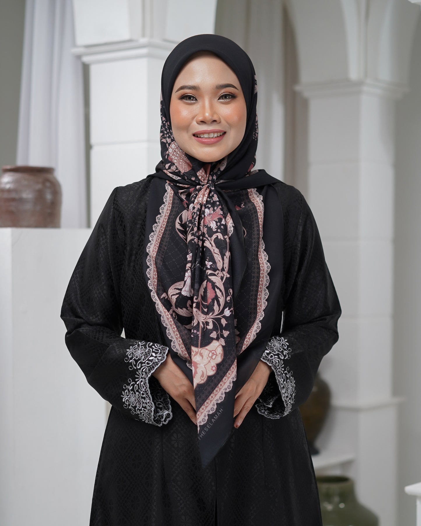 BABA NYONYA BLACK